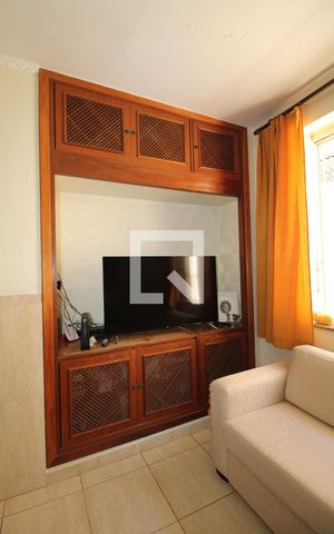 Casa à venda com 350m², 3 quartos e 4 vagas Casa à venda com 350m², 3 quartos e 4 vagasSala