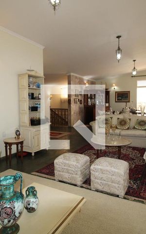 Casa à venda com 350m², 3 quartos e 4 vagas Casa à venda com 350m², 3 quartos e 4 vagasSala