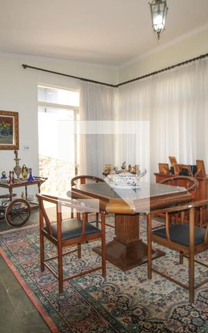 Casa à venda com 350m², 3 quartos e 4 vagas Casa à venda com 350m², 3 quartos e 4 vagasSala