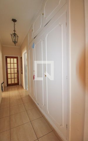 Casa à venda com 350m², 3 quartos e 4 vagas Casa à venda com 350m², 3 quartos e 4 vagasCorredor