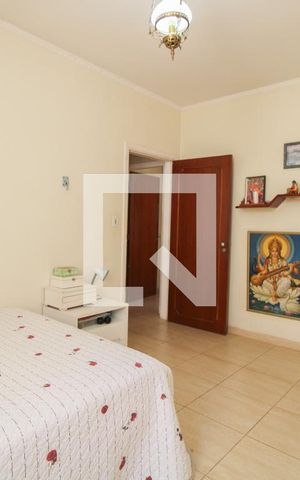 Casa à venda com 350m², 3 quartos e 4 vagas Casa à venda com 350m², 3 quartos e 4 vagasQuarto