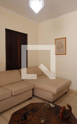 Casa à venda com 350m², 3 quartos e 4 vagas Casa à venda com 350m², 3 quartos e 4 vagasSala