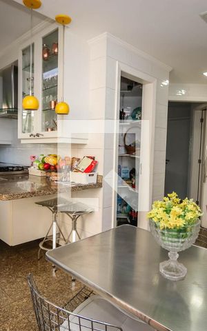 Apartamento à venda com 184m², 4 quartos e 3 vagas Apartamento à venda com 184m², 4 quartos e 3 vagasCozinha
