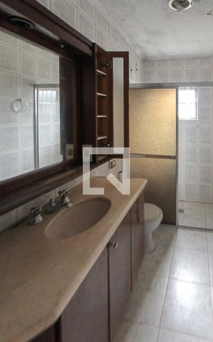 Casa à venda com 144m², 4 quartos e 1 vaga Casa à venda com 144m², 4 quartos e 1 vagaBanheiro da Casa 02