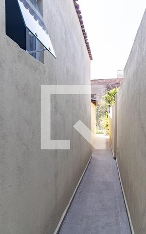 Casa à venda com 225m², 3 quartos e 2 vagas Casa à venda com 225m², 3 quartos e 2 vagasCorredor Lateral