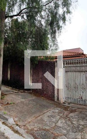 Casa para alugar com 70m², 3 quartos e 3 vagasFachada