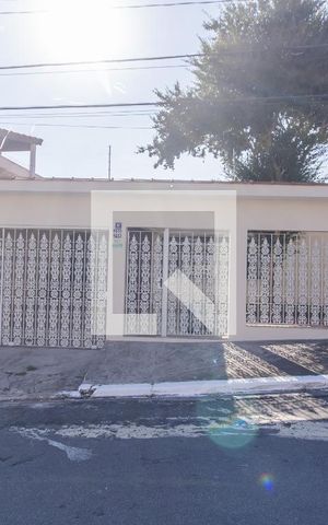 Casa para alugar com 274m², 3 quartos e 2 vagas Casa para alugar com 274m², 3 quartos e 2 vagasFachada