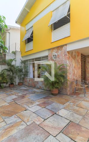 Casa à venda com 158m², 3 quartos e 3 vagas Casa à venda com 158m², 3 quartos e 3 vagasGaragem
