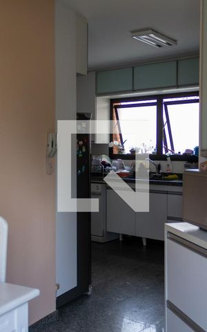 Apartamento à venda com 290m², 4 quartos e 3 vagas Apartamento à venda com 290m², 4 quartos e 3 vagasCopa