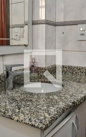 Apartamento à venda com 72m², 2 quartos e 2 vagasBanheiro da Suíte