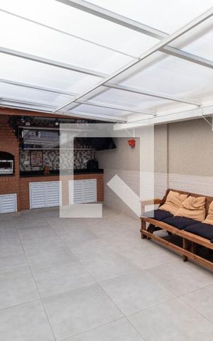 Casa à venda com 162m², 3 quartos e 3 vagas Casa à venda com 162m², 3 quartos e 3 vagasQuintal