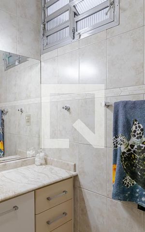 Casa à venda com 152m², 3 quartos e 2 vagas Casa à venda com 152m², 3 quartos e 2 vagasBanheiro