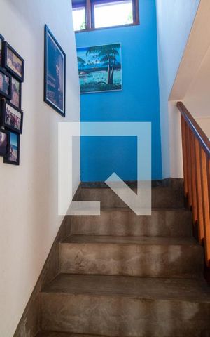 Casa para alugar com 344m², 4 quartos e 4 vagasEscada
