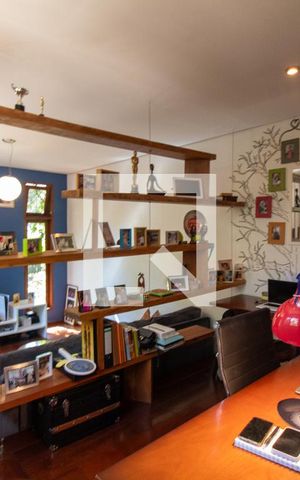 Casa para alugar com 344m², 4 quartos e 4 vagasEscritório