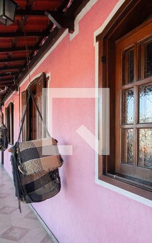 Casa à venda com 380m², 5 quartos e 4 vagas Casa à venda com 380m², 5 quartos e 4 vagasVaranda da Suíte