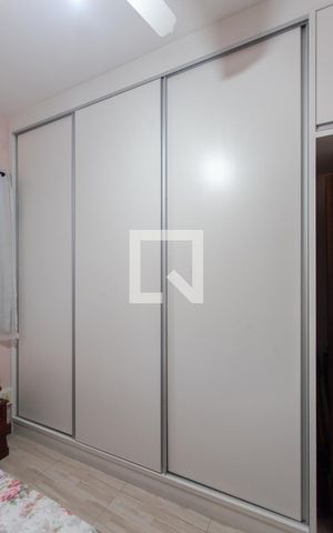 Casa à venda com 380m², 5 quartos e 4 vagas Casa à venda com 380m², 5 quartos e 4 vagasQuarto 1