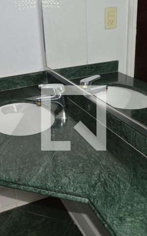 Apartamento à venda com 204m², 4 quartos e 4 vagasBanheiro da Suíte 1