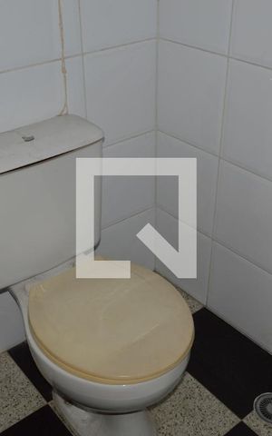 Apartamento à venda com 204m², 4 quartos e 4 vagasBanheiro do Quarto de Serviço