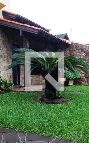 Casa à venda com 340m², 4 quartos e 4 vagas Casa à venda com 340m², 4 quartos e 4 vagasEntrada