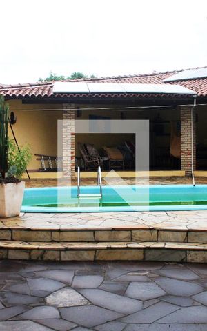 Casa à venda com 340m², 4 quartos e 4 vagas Casa à venda com 340m², 4 quartos e 4 vagasPiscina