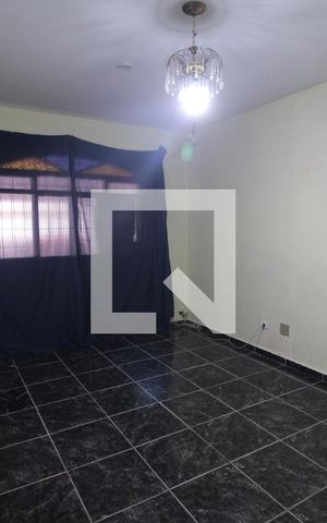 Casa à venda com 165m², 4 quartos e 2 vagasSala
