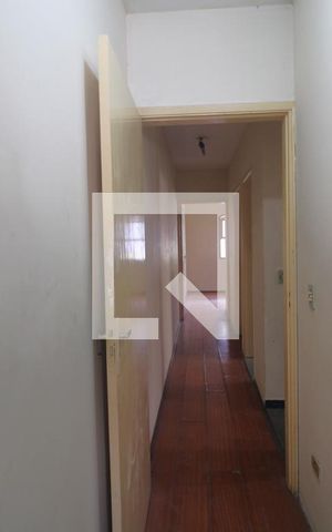 Casa à venda com 165m², 4 quartos e 2 vagasCorredor