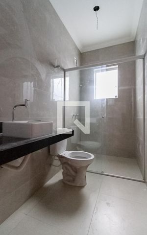 Casa à venda com 180m², 3 quartos e 2 vagasBanheiro social 