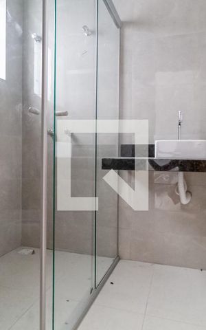 Casa à venda com 180m², 3 quartos e 2 vagasBanheiro da suíte 