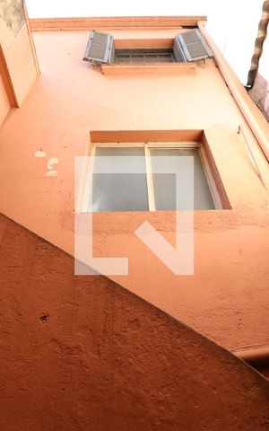 Casa à venda com 200m², 3 quartos e 2 vagasEscada