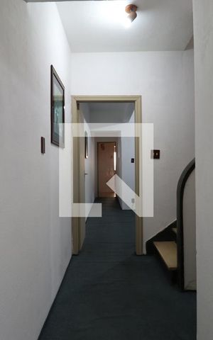 Casa à venda com 200m², 3 quartos e 2 vagasCorredor