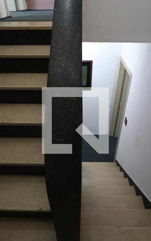 Casa à venda com 200m², 3 quartos e 2 vagasEscada