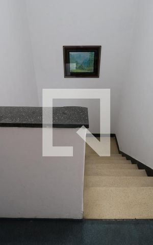 Casa à venda com 200m², 3 quartos e 2 vagasEscada
