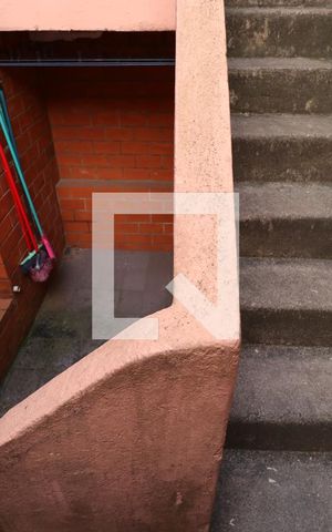 Casa à venda com 200m², 3 quartos e 2 vagasEscada