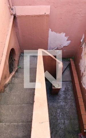 Casa à venda com 200m², 3 quartos e 2 vagasEscada