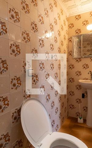 Casa à venda com 250m², 5 quartos e 2 vagasBanheiro da Suíte