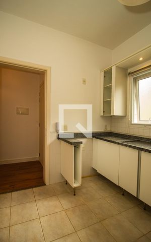 Casa de condomínio à venda com 243m², 4 quartos e 2 vagas Casa de condomínio à venda com 243m², 4 quartos e 2 vagasCozinha