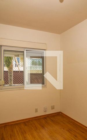 Casa de condomínio à venda com 243m², 4 quartos e 2 vagas Casa de condomínio à venda com 243m², 4 quartos e 2 vagasQuarto