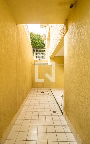 Casa de condomínio à venda com 243m², 4 quartos e 2 vagas Casa de condomínio à venda com 243m², 4 quartos e 2 vagasÁrea de Serviço