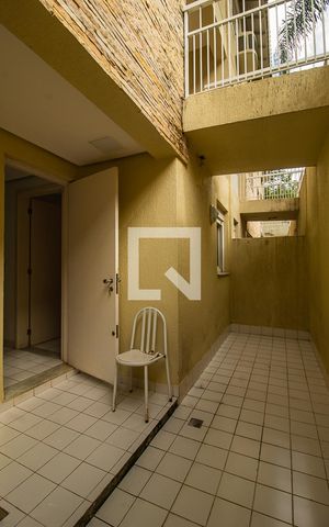 Casa de condomínio à venda com 243m², 4 quartos e 2 vagas Casa de condomínio à venda com 243m², 4 quartos e 2 vagasÁrea de Serviço