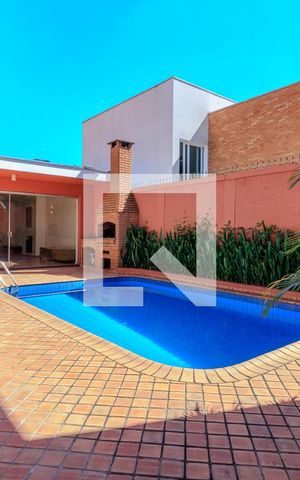 Casa à venda com 600m², 4 quartos e 4 vagas Casa à venda com 600m², 4 quartos e 4 vagasÁrea comum - Piscina