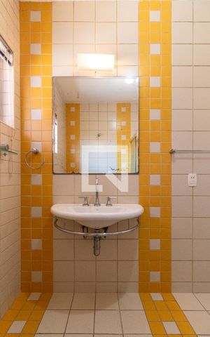 Casa à venda com 600m², 4 quartos e 4 vagas Casa à venda com 600m², 4 quartos e 4 vagasBanheiro Social