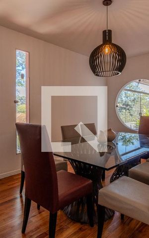 Casa à venda com 600m², 4 quartos e 4 vagas Casa à venda com 600m², 4 quartos e 4 vagasSala de jantar