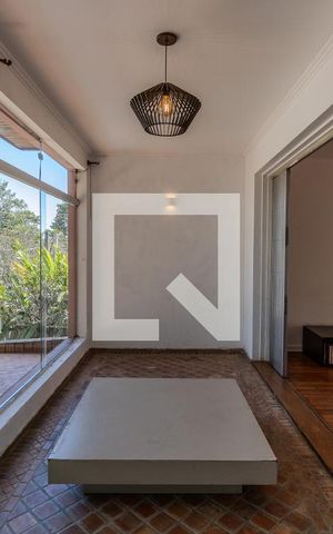 Casa à venda com 600m², 4 quartos e 4 vagas Casa à venda com 600m², 4 quartos e 4 vagasSala
