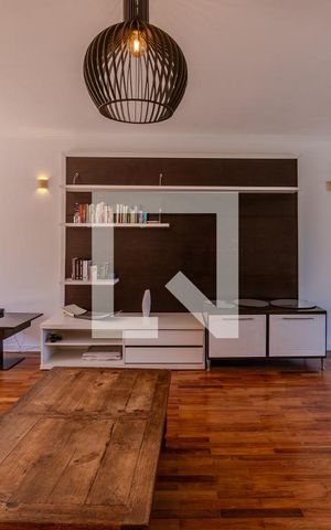Casa à venda com 600m², 4 quartos e 4 vagas Casa à venda com 600m², 4 quartos e 4 vagasSala
