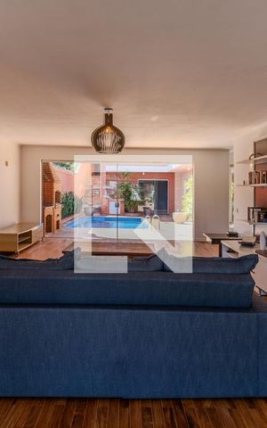 Casa à venda com 600m², 4 quartos e 4 vagas Casa à venda com 600m², 4 quartos e 4 vagasSala