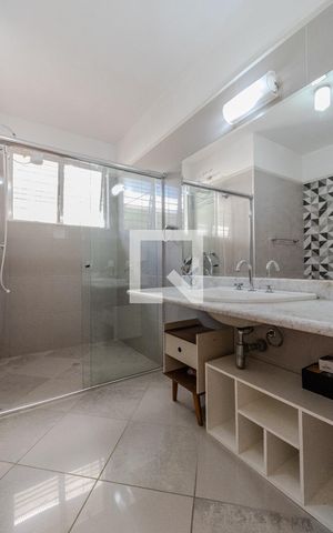 Casa à venda com 600m², 4 quartos e 4 vagas Casa à venda com 600m², 4 quartos e 4 vagasBanheiro da Suíte 2