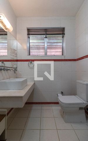 Casa à venda com 600m², 4 quartos e 4 vagas Casa à venda com 600m², 4 quartos e 4 vagasBanheiro da Suíte