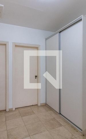 Casa à venda com 600m², 4 quartos e 4 vagas Casa à venda com 600m², 4 quartos e 4 vagasCorredor