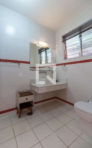 Casa à venda com 600m², 4 quartos e 4 vagas Casa à venda com 600m², 4 quartos e 4 vagasBanheiro da Suíte