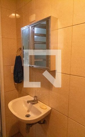 Casa à venda com 140m², 2 quartos e 1 vaga Casa à venda com 140m², 2 quartos e 1 vagaBanheiro de serviço